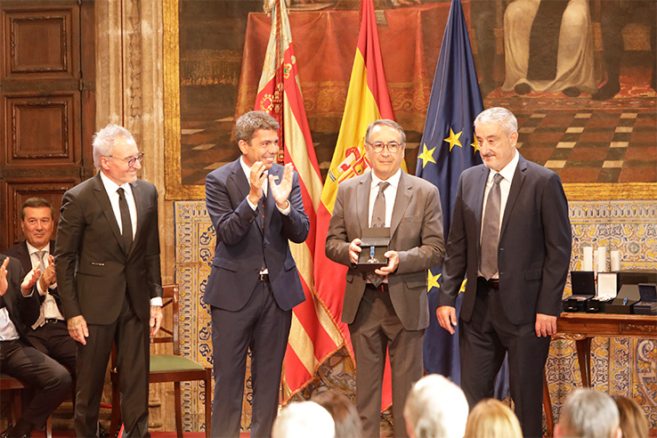 Carmencita, premiada por la Generalitat Valenciana por su mérito empresarial y social