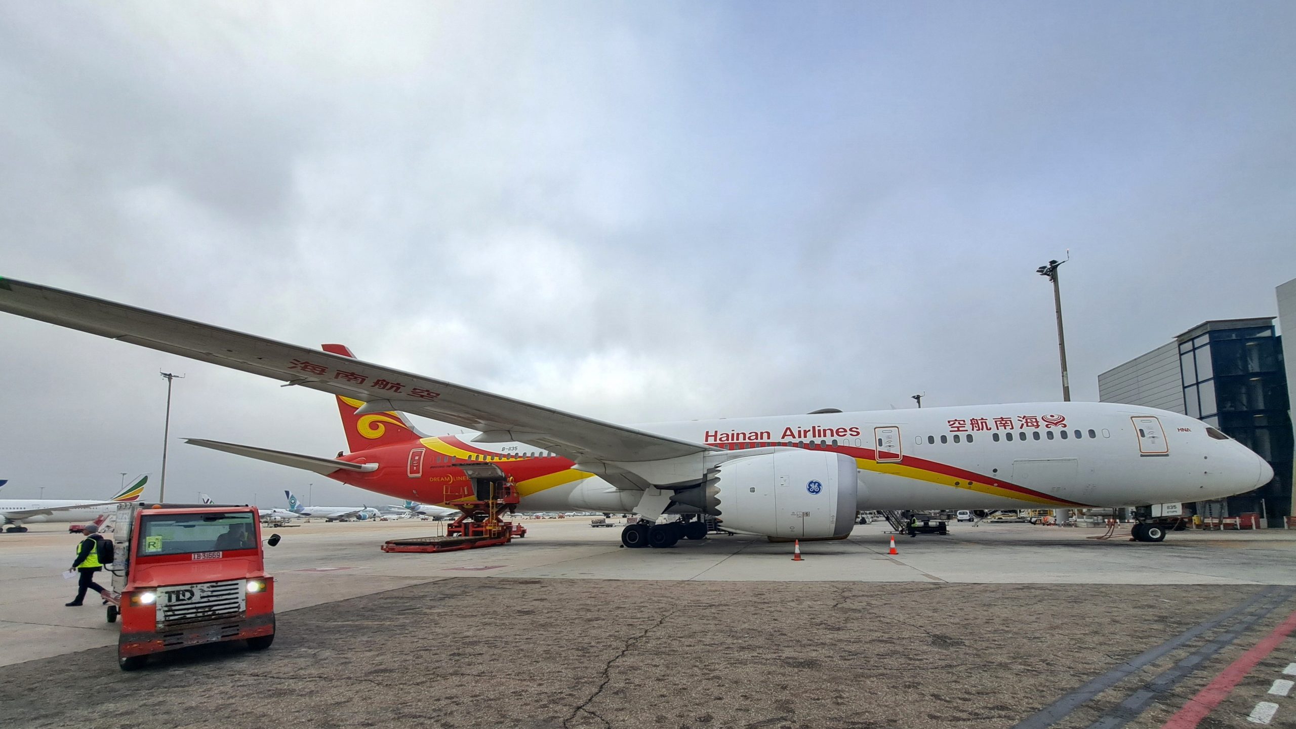 El Aeropuerto AS Madrid-Barajas, gestionado por Aena, amplía la operativa con Asia